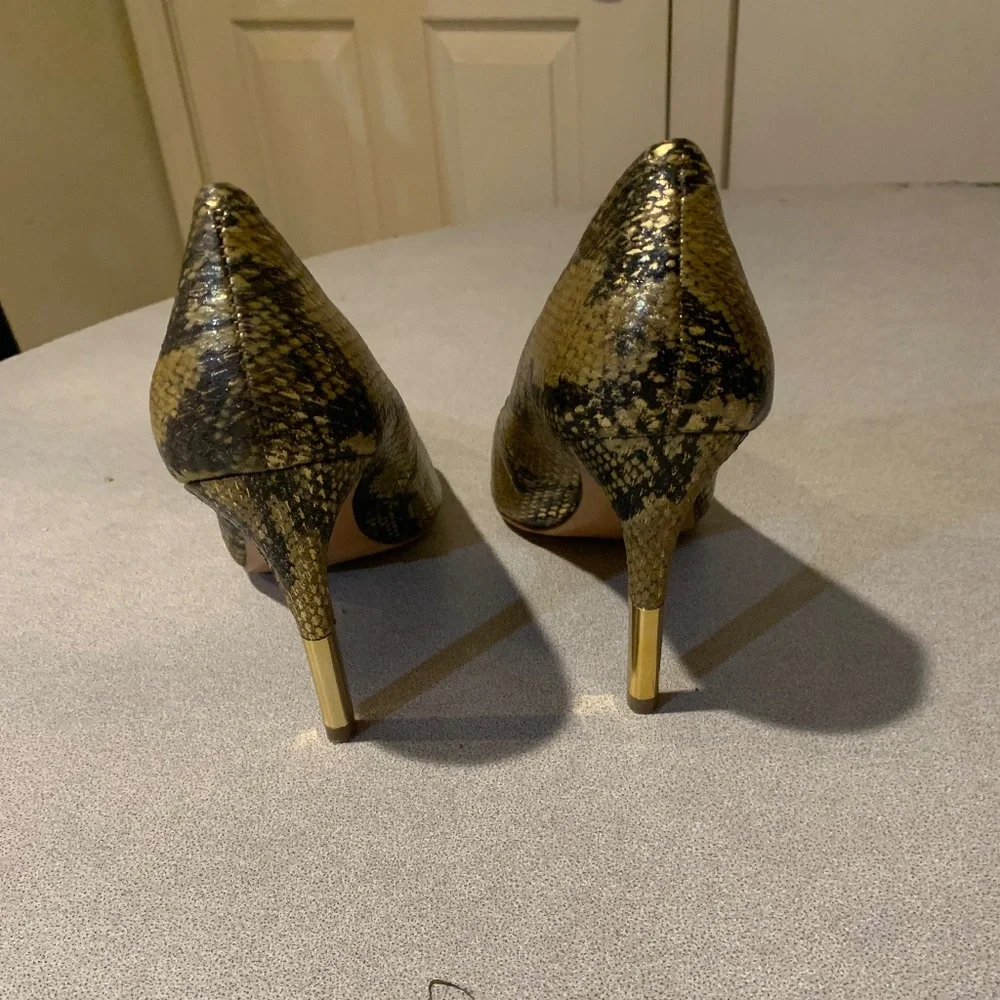 Pour la Victoire Gold /Brown Snakeprint Leather Pumps sz 8.5